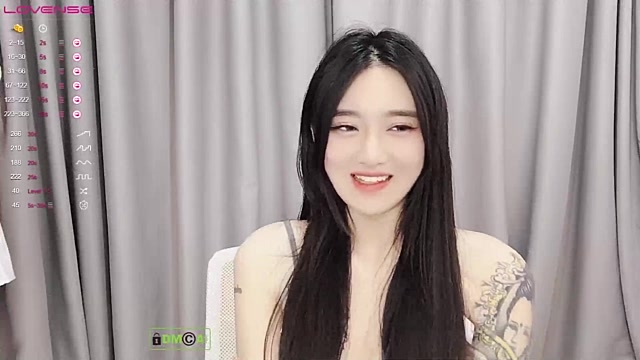 qing_qq naked stripping on cam for live sex video chat