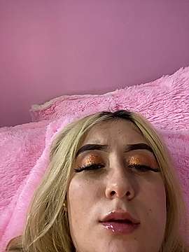 Sam_Thompsoon_ naked stripping on cam for live sex video chat