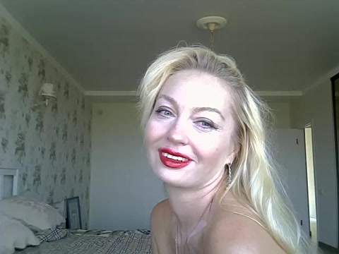 BeautifulAh naked stripping on cam for live sex video chat