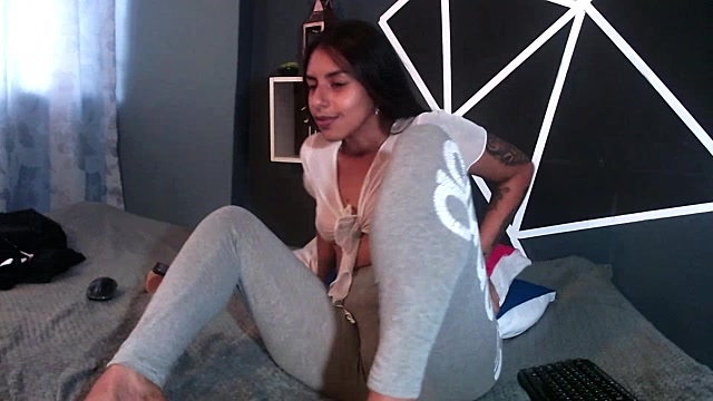 Desipleasure naked stripping on cam for live sex video chat