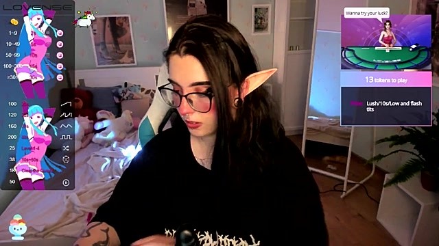 Effie_Huber naked stripping on cam for live sex video chat