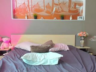 Eva-Sims nude on cam – live sex chat