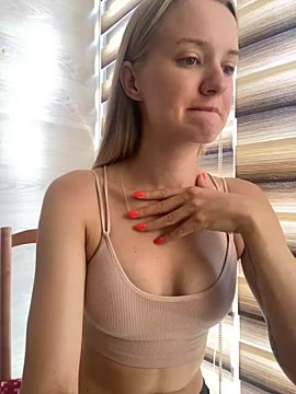 GirlLoveee naked stripping on cam for live sex video chat