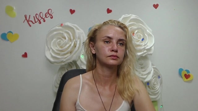 IdaColli naked stripping on cam for live sex video chat