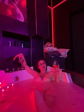 LoraRoss naked stripping on cam for live sex video chat