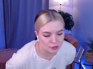 LovlyBambi nude on cam – live sex chat