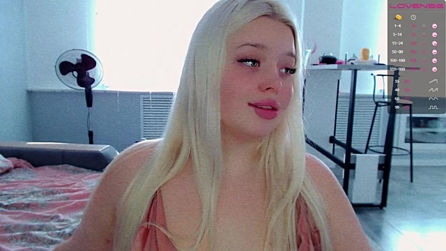 PlasticBlonde___ naked stripping on cam for live sex video chat