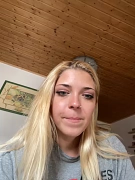 plastik-boy naked stripping on cam for live sex video chat