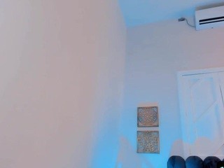 Valeria-dreams nude on cam – live sex chat