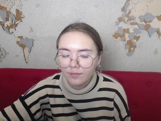 AlinaFreckles nude on cam – live sex chat