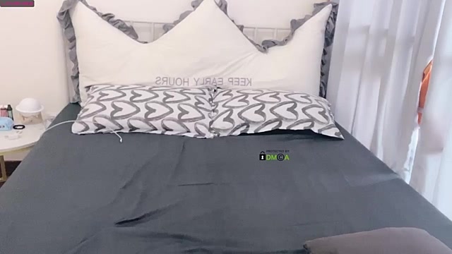 Fay_Fay_ naked stripping on cam for live sex video chat