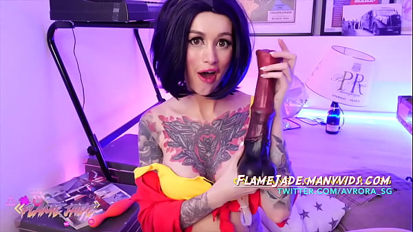 Flame Jade Faye Valentine cosplay enjoys dildo