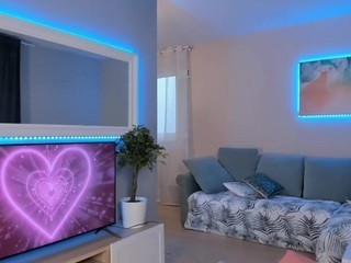 Kendal-May nude on cam – live sex chat