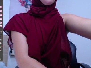 Romina-13 nude on cam – live sex chat