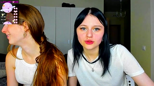 sophie_and_rachelss naked stripping on cam for live sex video chat
