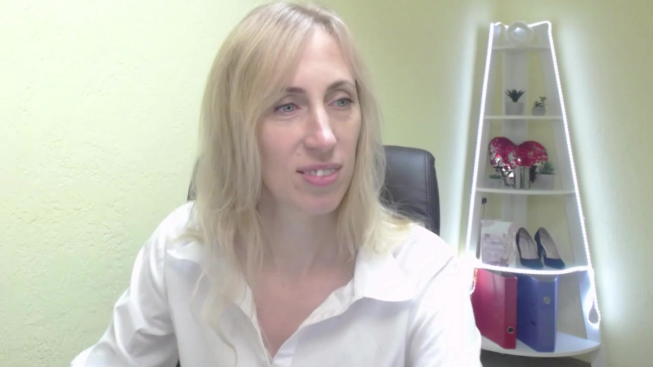 AlisaBreck naked stripping on cam for live sex video chat