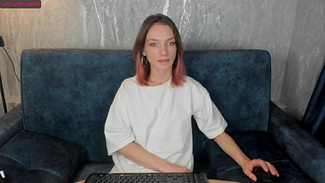 Cassie__Smith naked stripping on cam for live sex video chat