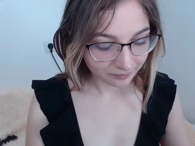 Chisti_Cherry naked stripping on cam for live sex video chat