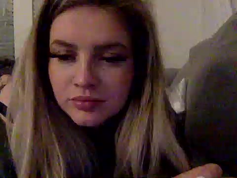 curvyV-venus naked stripping on cam for live sex video chat