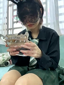 HitomiSuzuki naked stripping on cam for live sex video chat