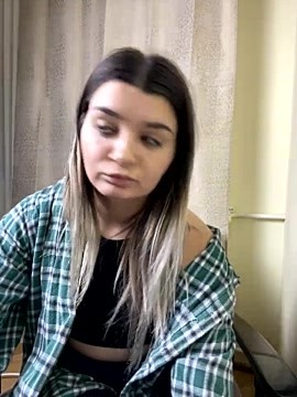 JellyJux naked stripping on cam for live sex video chat