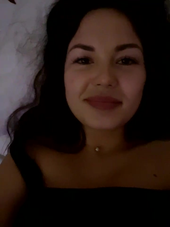 lla_Bella naked stripping on cam for live sex video chat