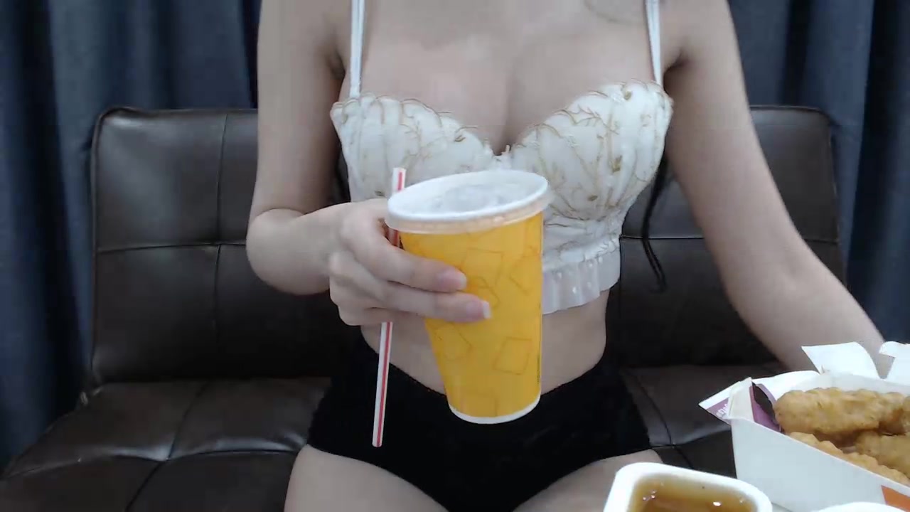 nira_kongsawat naked stripping on cam for live sex video chat