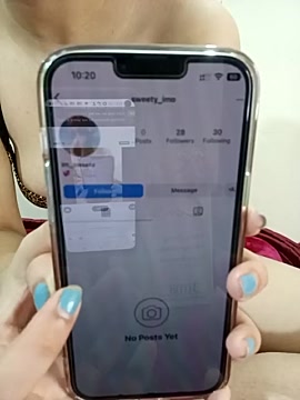 Queentoxic naked stripping on cam for live sex video chat