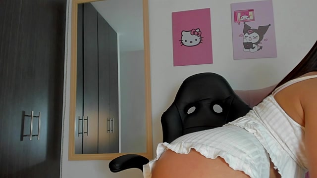 Sophiee_T naked stripping on cam for live sex video chat
