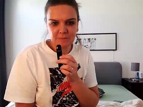 Suesse_Schnitte naked stripping on cam for live sex video chat