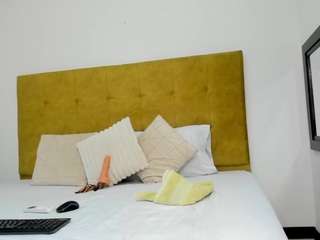 Ivana Cooper nude on cam – live sex chat