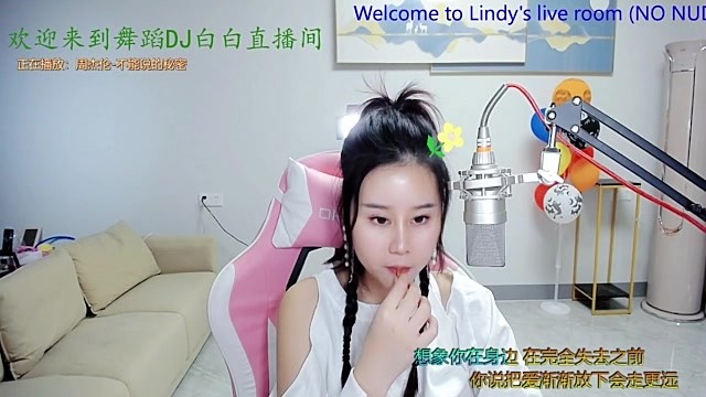Lindy-sweet naked stripping on cam for live sex video chat