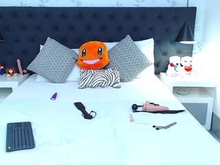 Amy-Thompson nude on cam – live sex chat