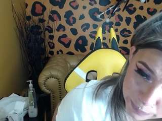 Charlotte-a nude on cam – live sex chat