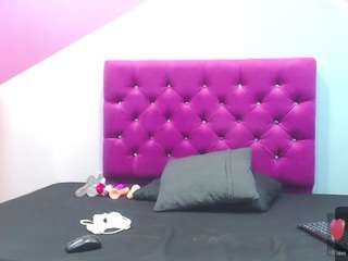 ChloeeQueen nude on cam – live sex chat