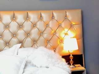 Lexy-wood nude on cam – live sex chat