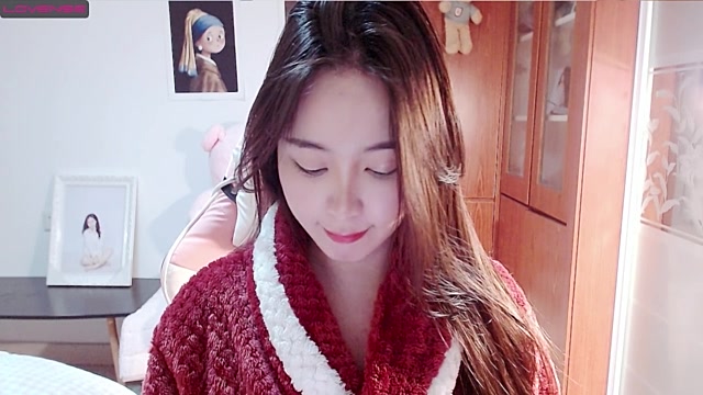 Li-zhuzhu naked stripping on cam for live sex video chat