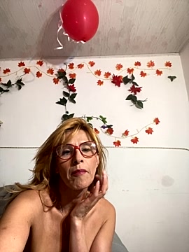 SahoryHorny naked stripping on cam for live sex video chat
