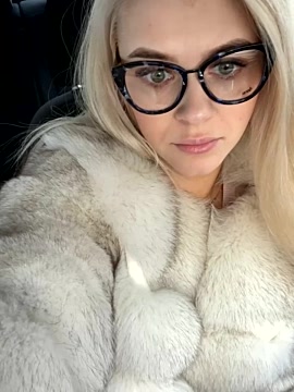 SensualBriannaa naked stripping on cam for live sex video chat