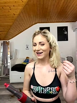 TomAndJerryParty naked stripping on cam for live sex video chat