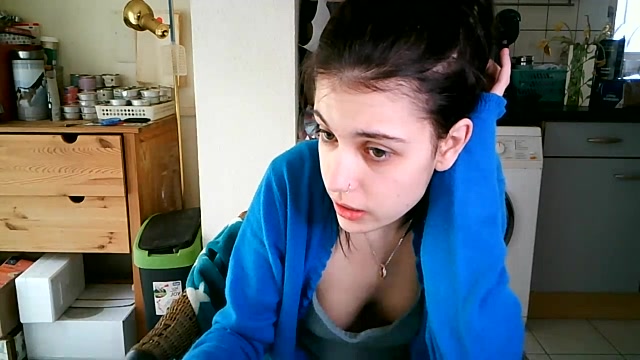 AmazingGirl naked stripping on cam for live sex video chat