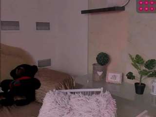Ceciles nude on cam – live sex chat