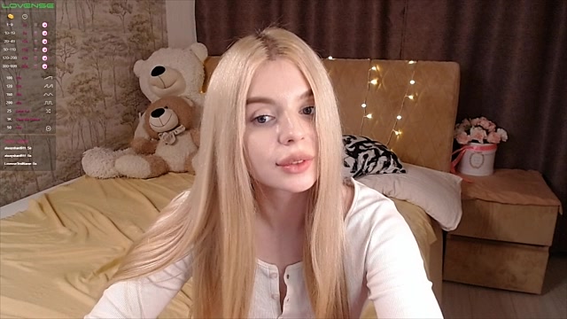 Eva_Juisy naked stripping on cam for live sex video chat