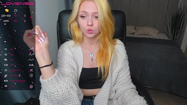 grandSta_SashA naked stripping on cam for live sex video chat
