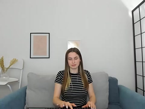 Mia-Loooove naked stripping on cam for live sex video chat