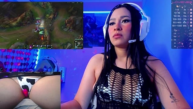 Prettie_Alice naked stripping on cam for live sex video chat
