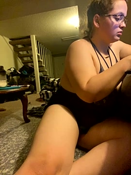 QueenLunaWren naked stripping on cam for live sex video chat