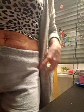 XxhaeschenxX naked stripping on cam for live sex video chat