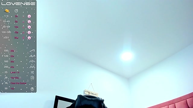 Isiss_Goddess naked stripping on cam for live sex video chat