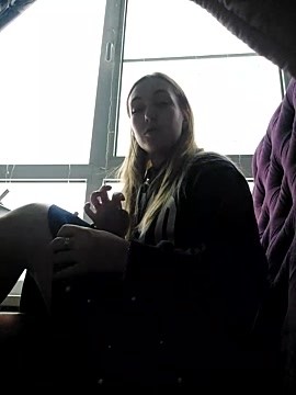 kiss_me_there naked stripping on cam for live sex video chat